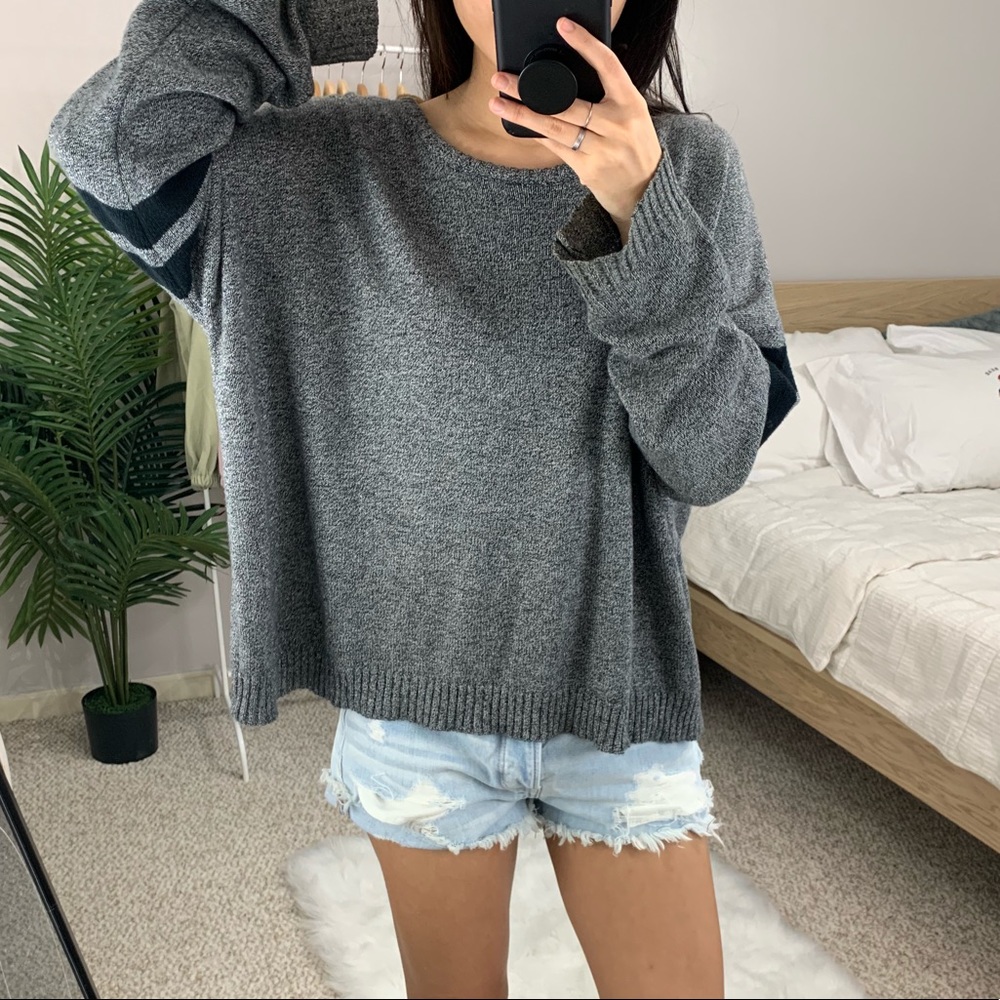 Brandy Melville - Oversized Gray Sweater - Picture 4 of 7